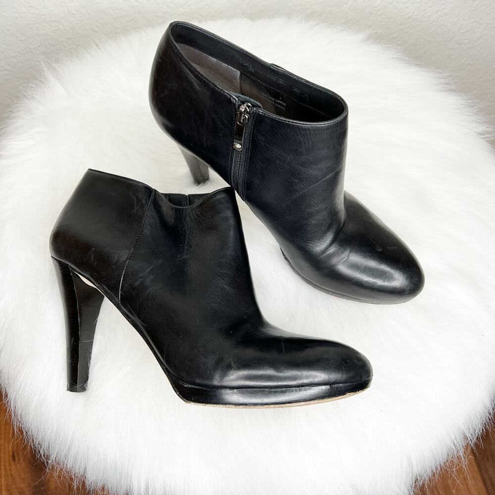Via Spiga Leather Heeled Ankle Bootie Size 9